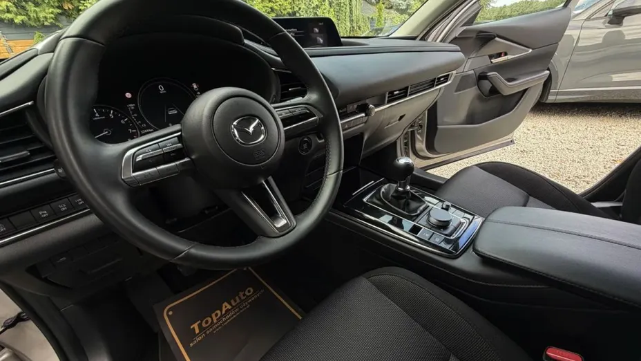 MAZDA CX-30 -