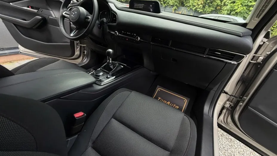 MAZDA CX-30 -