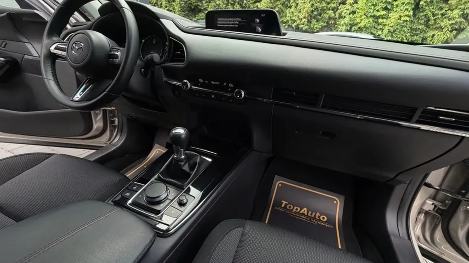 MAZDA CX-30 -