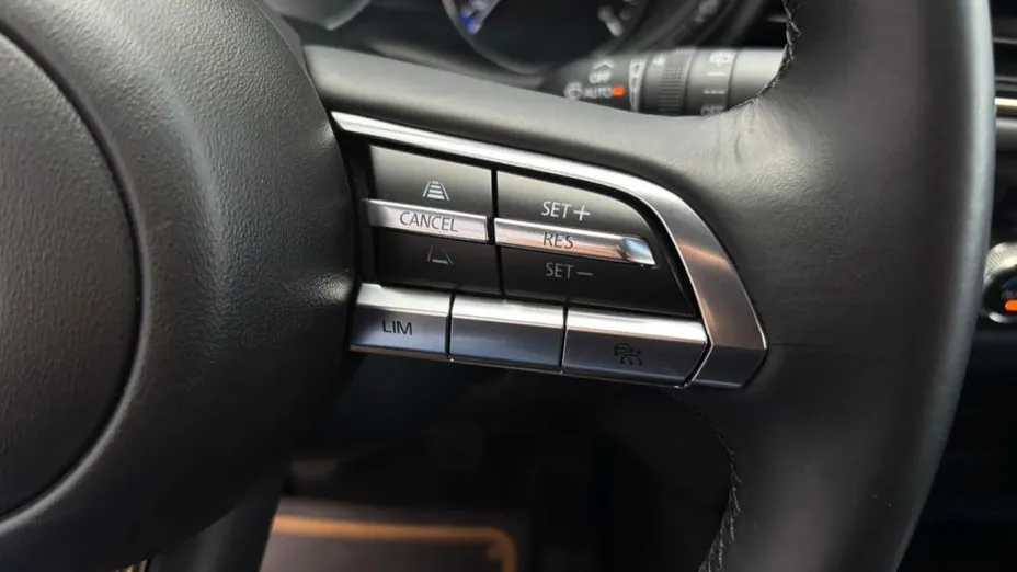MAZDA CX-30 -