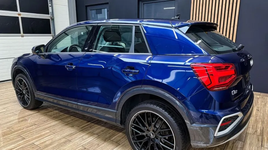 AUDI Q2 -