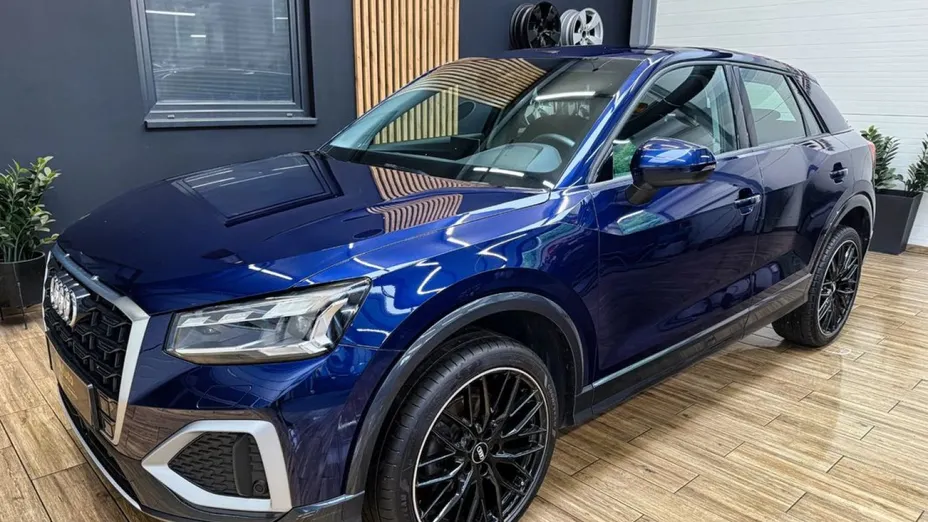 AUDI Q2 -
