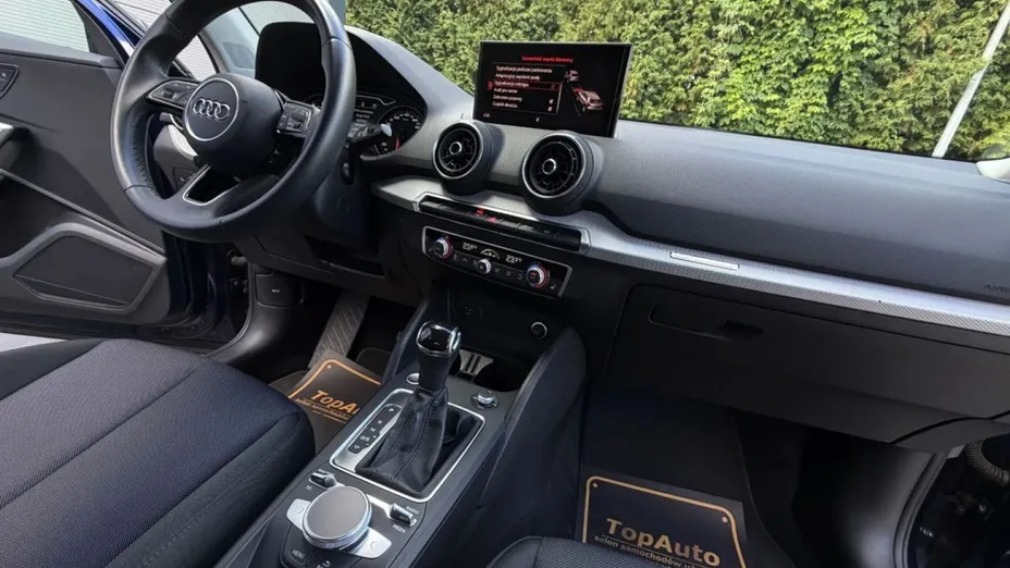 AUDI Q2 -