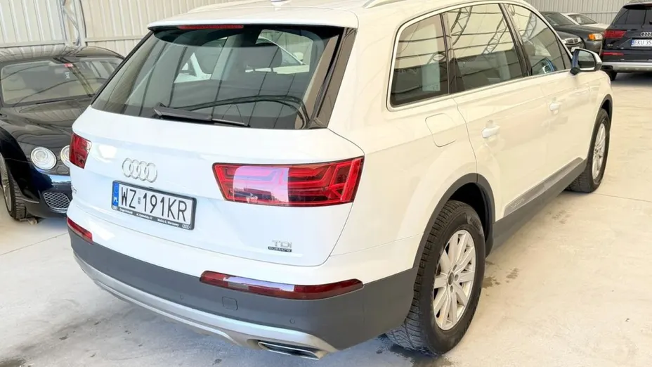 AUDI Q7 -