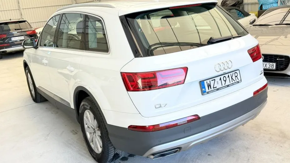 AUDI Q7 -
