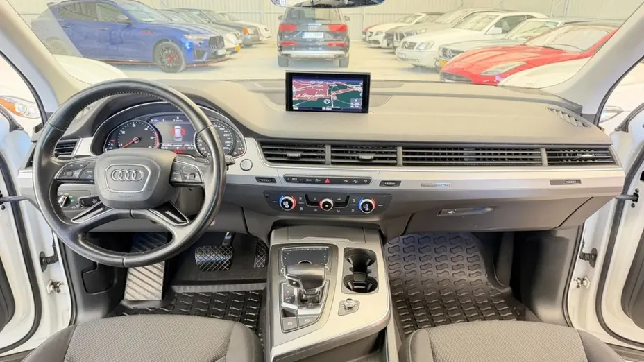 AUDI Q7 -
