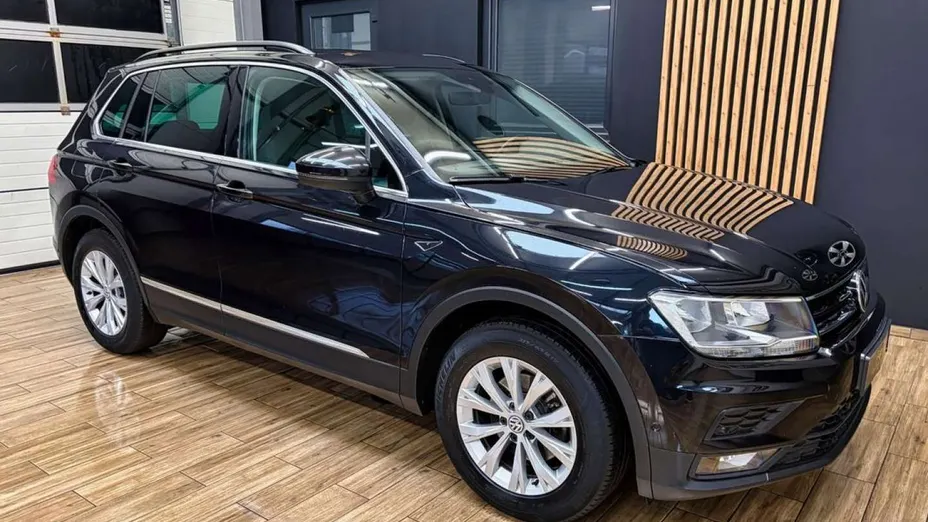 VOLKSWAGEN Tiguan -