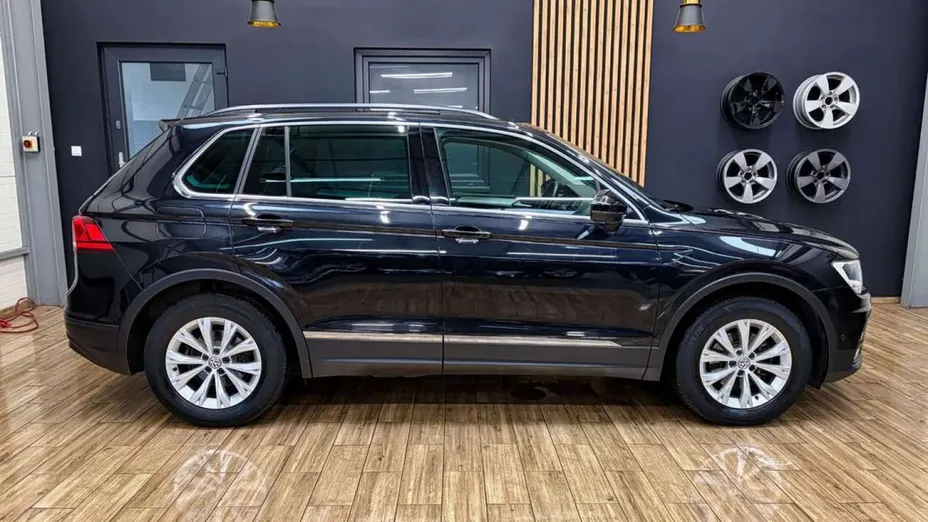 VOLKSWAGEN Tiguan -
