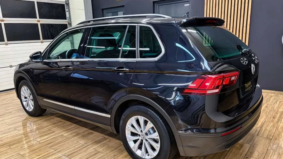 VOLKSWAGEN Tiguan -