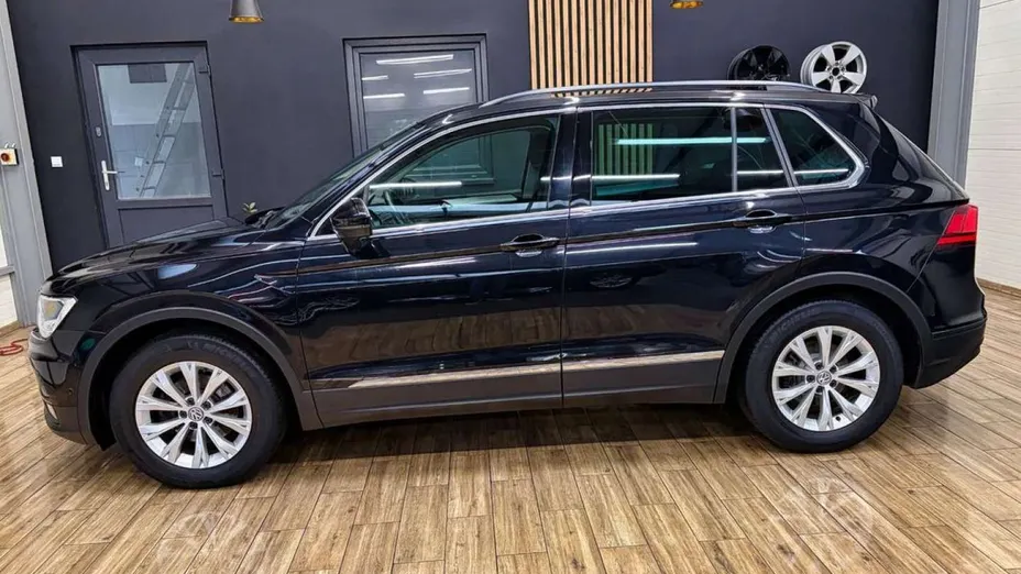VOLKSWAGEN Tiguan -
