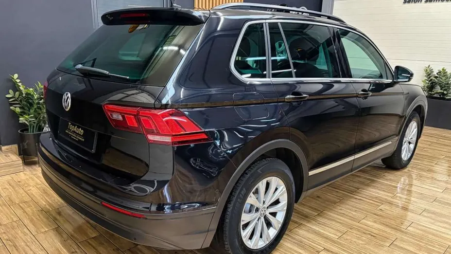 VOLKSWAGEN Tiguan -