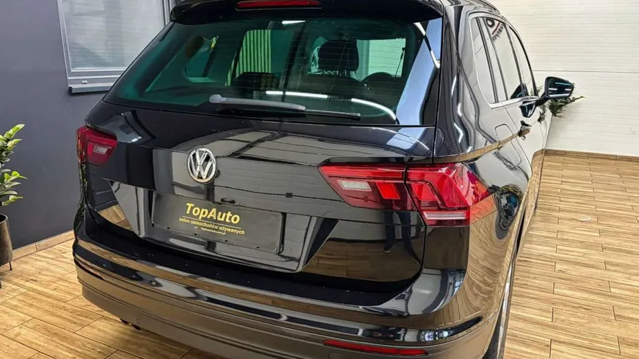 VOLKSWAGEN Tiguan -