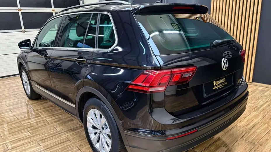 VOLKSWAGEN Tiguan -