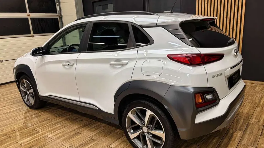 HYUNDAI Kona -