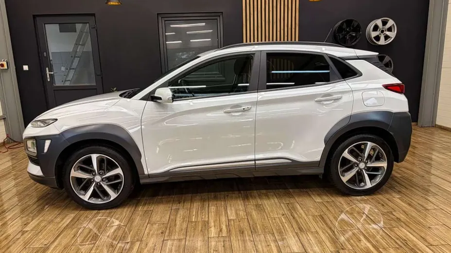 HYUNDAI Kona -