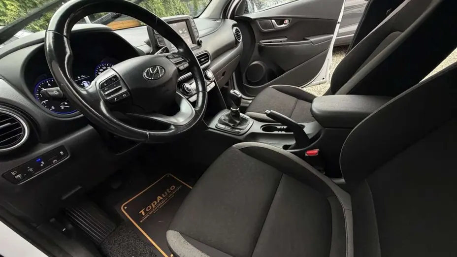 HYUNDAI Kona -