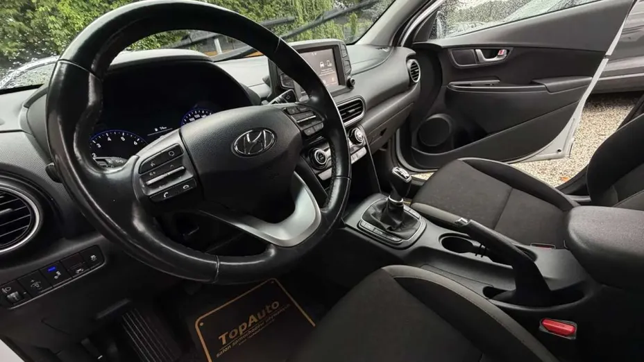 HYUNDAI Kona -
