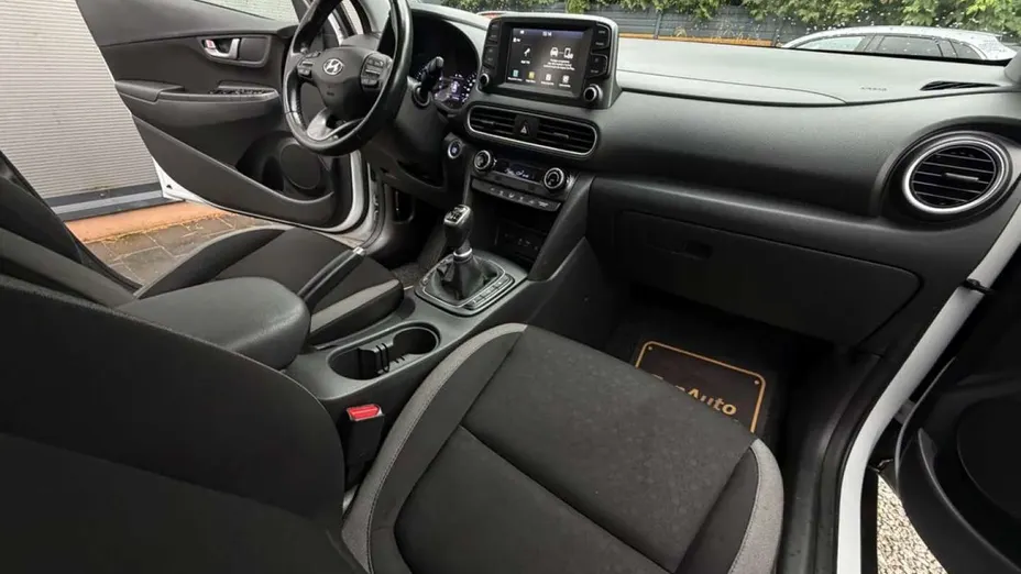 HYUNDAI Kona -