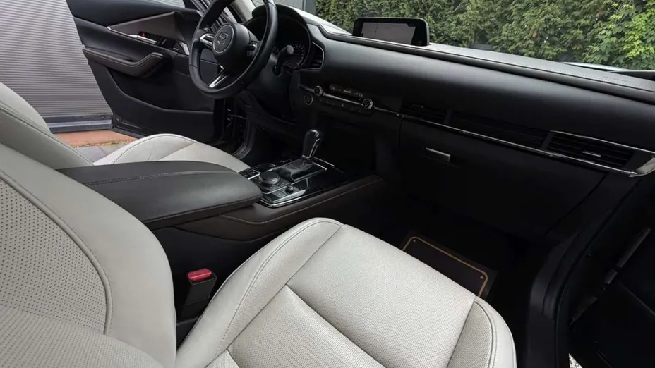 MAZDA CX-30 -