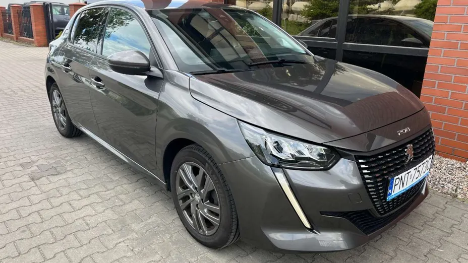 PEUGEOT 208 -