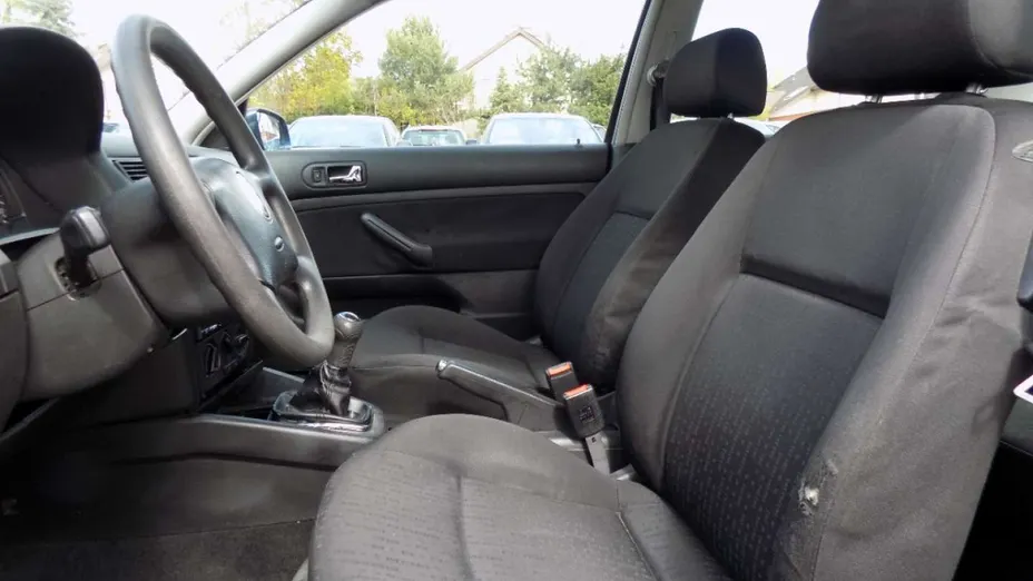 VOLKSWAGEN Golf -