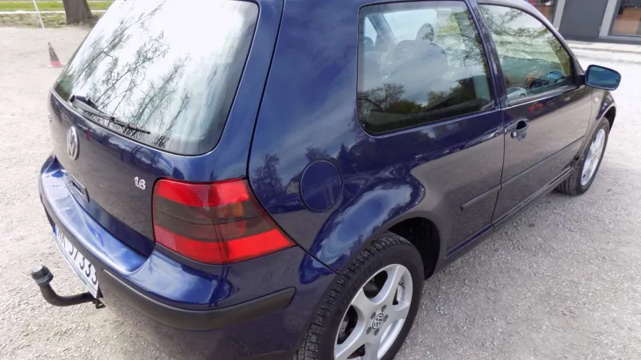 VOLKSWAGEN Golf -
