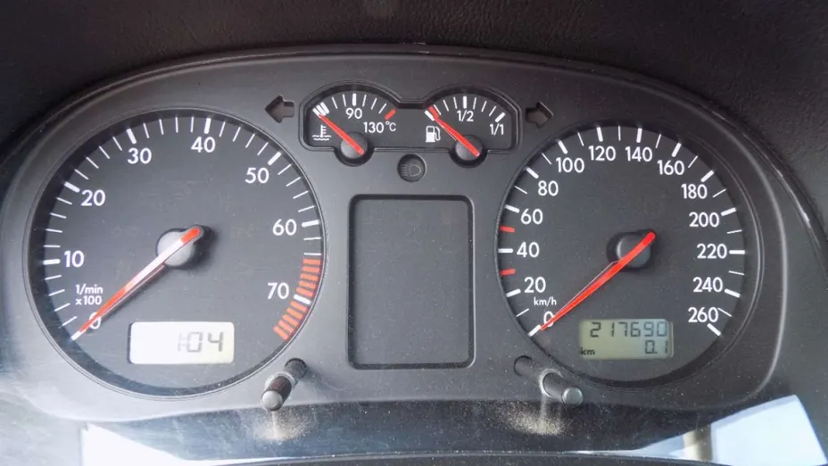 VOLKSWAGEN Golf -