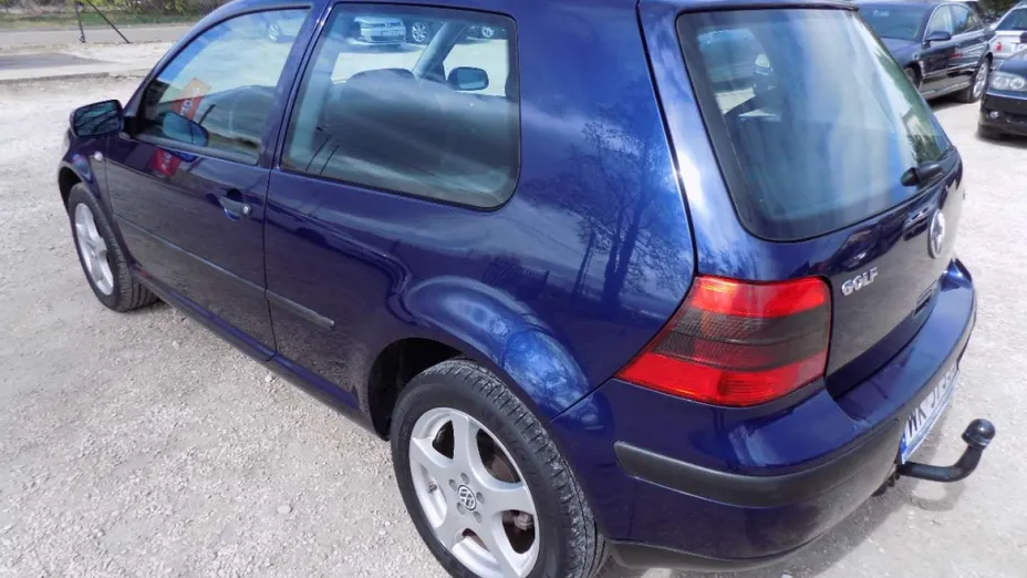 VOLKSWAGEN Golf -