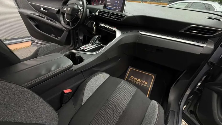 PEUGEOT 3008 -