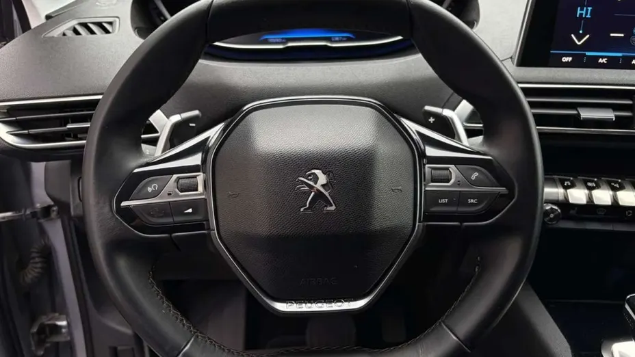 PEUGEOT 3008 -