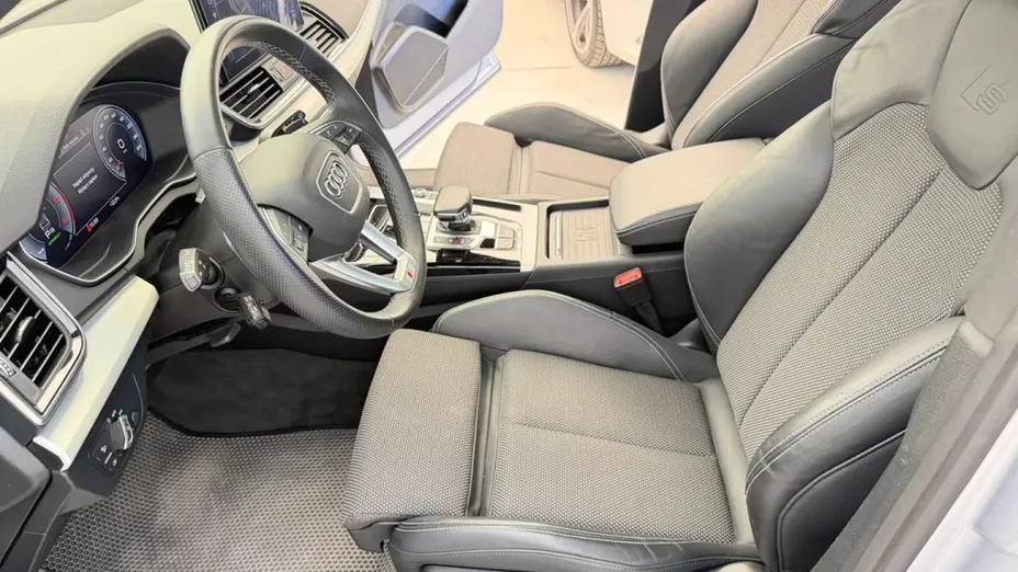 AUDI Q5 -