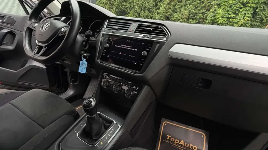 VOLKSWAGEN Tiguan -