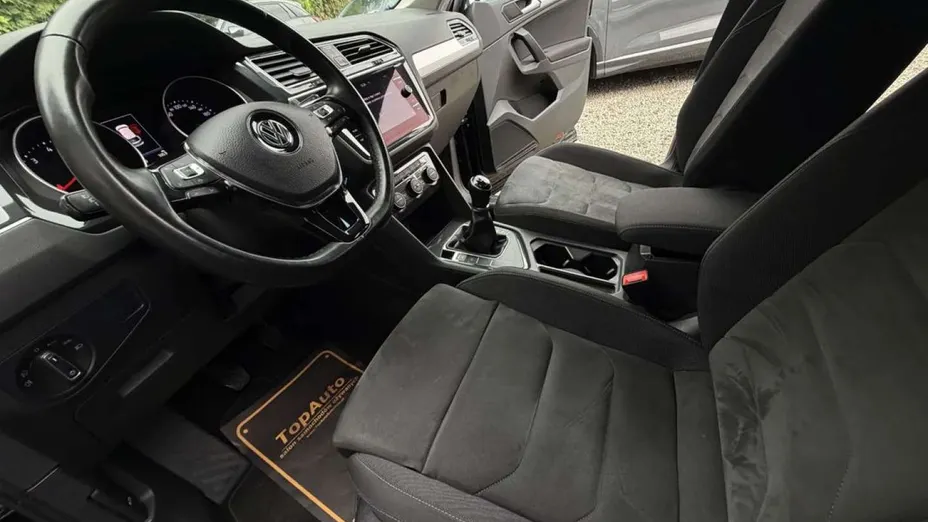 VOLKSWAGEN Tiguan -