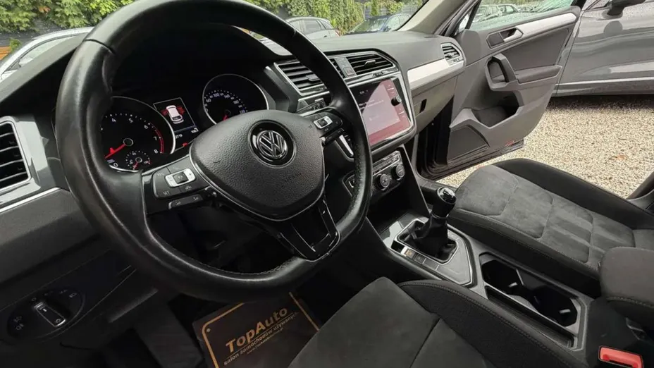 VOLKSWAGEN Tiguan -