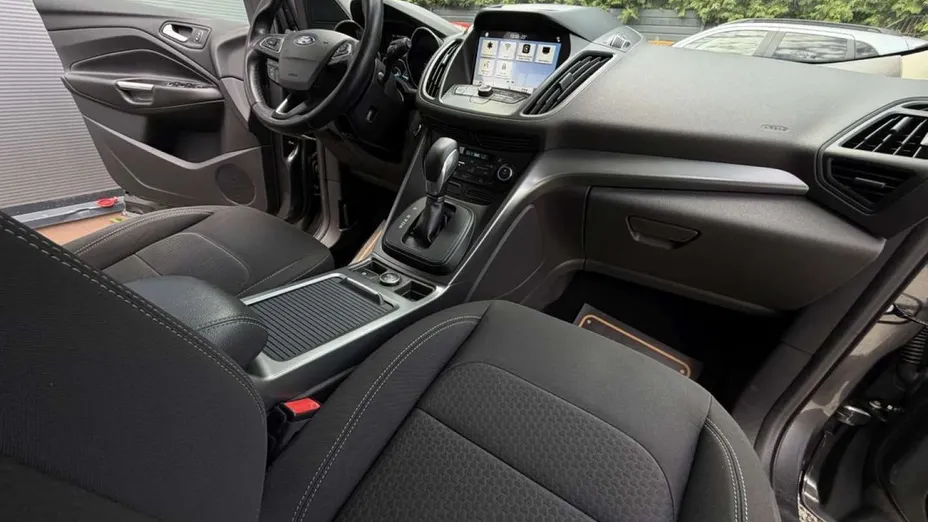 FORD Kuga -