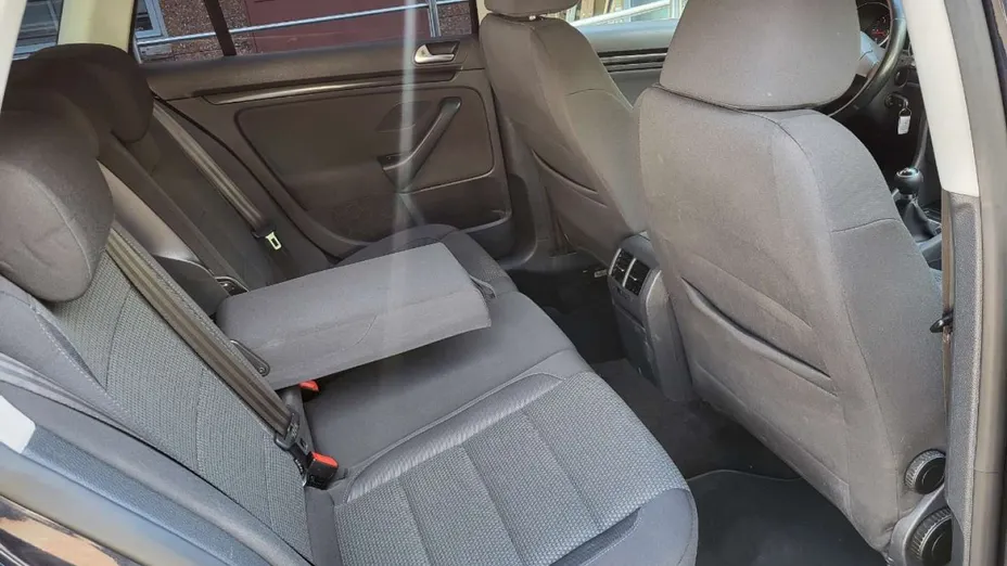 VOLKSWAGEN Golf -
