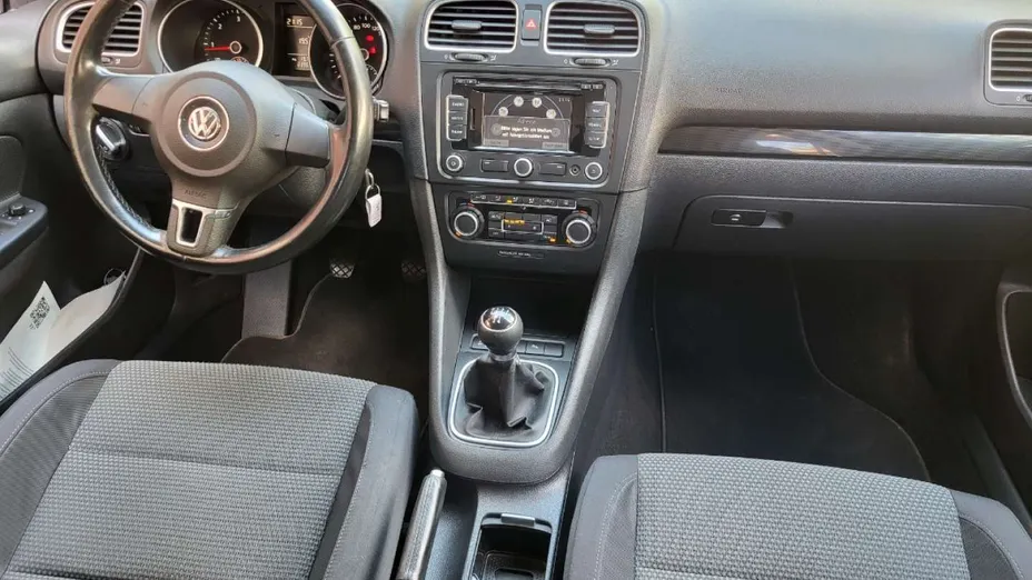VOLKSWAGEN Golf -