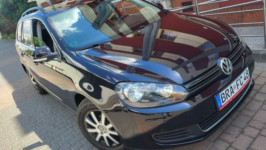 VOLKSWAGEN Golf -