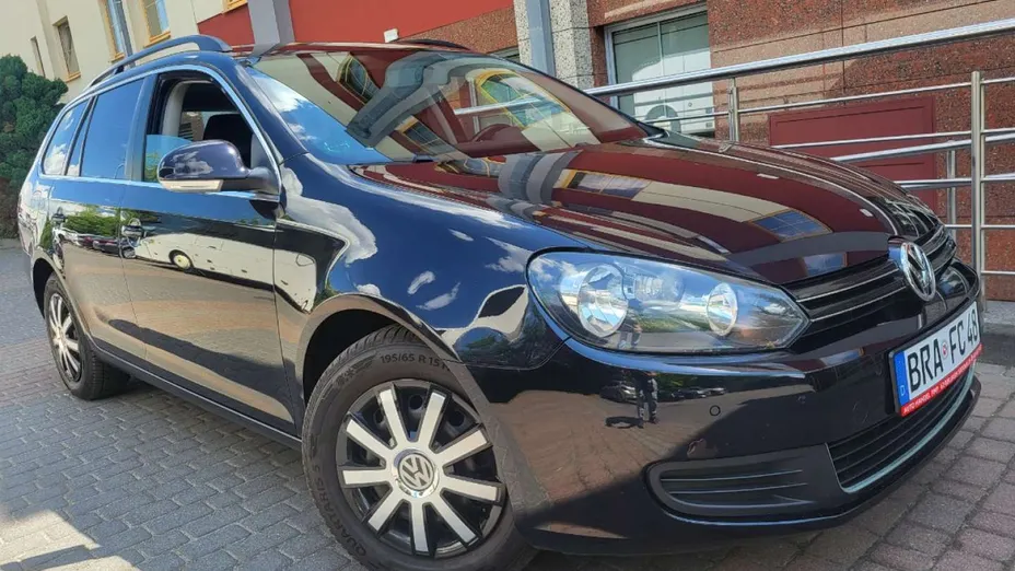 VOLKSWAGEN Golf -