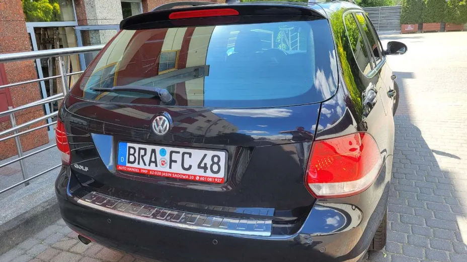 VOLKSWAGEN Golf -