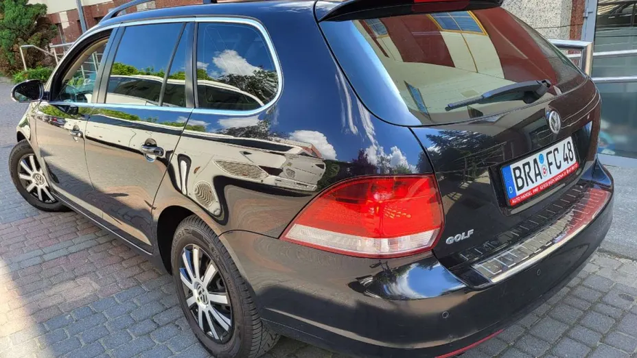 VOLKSWAGEN Golf -