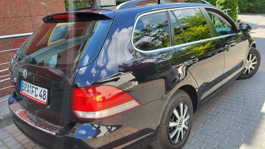 VOLKSWAGEN Golf -