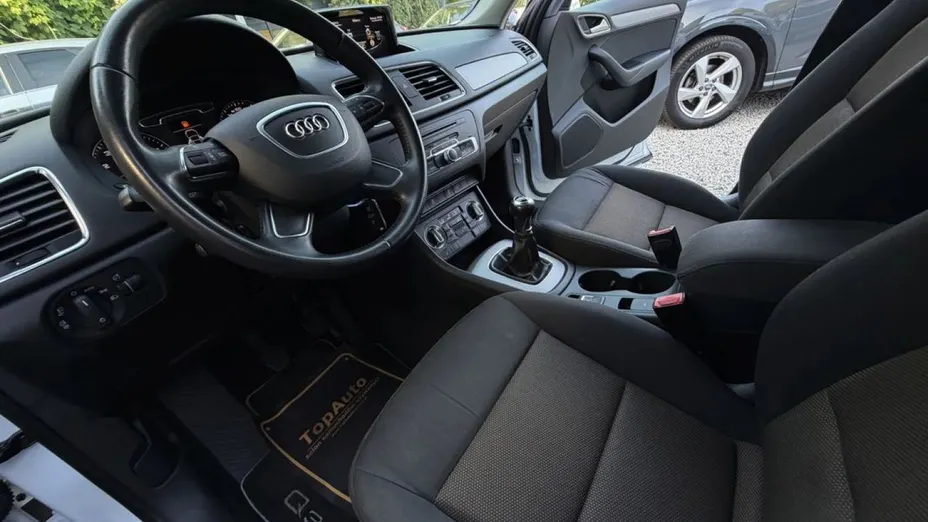 AUDI Q3 -
