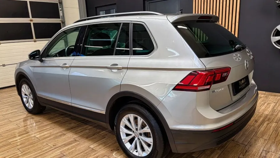 VOLKSWAGEN Tiguan -
