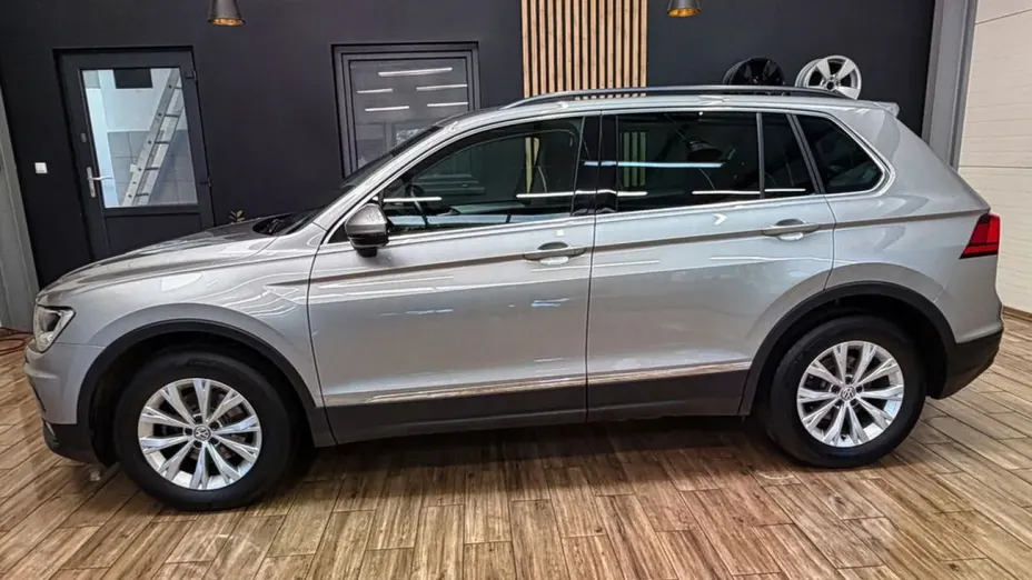 VOLKSWAGEN Tiguan -