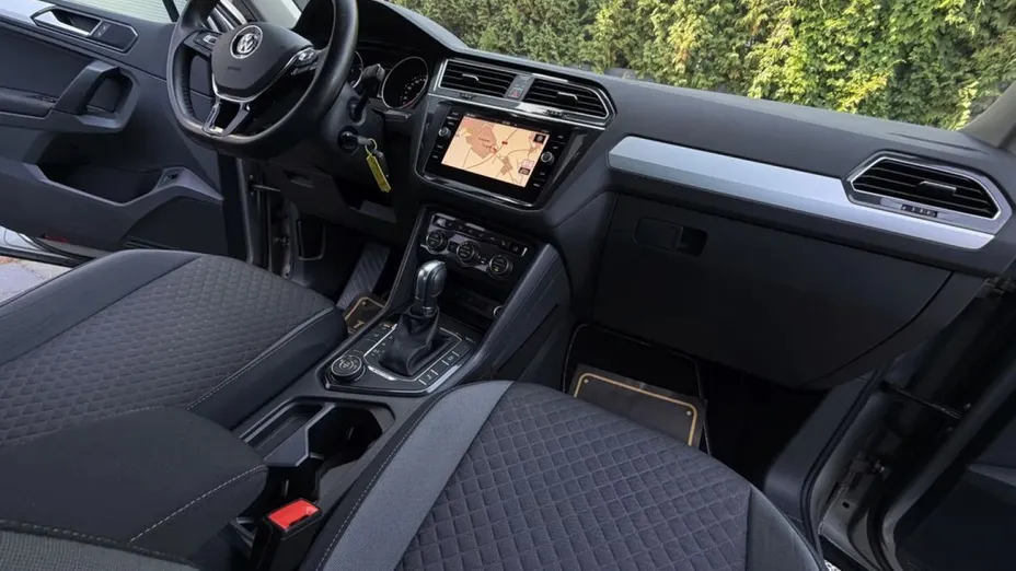 VOLKSWAGEN Tiguan -
