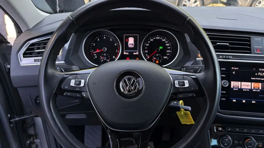 VOLKSWAGEN Tiguan -