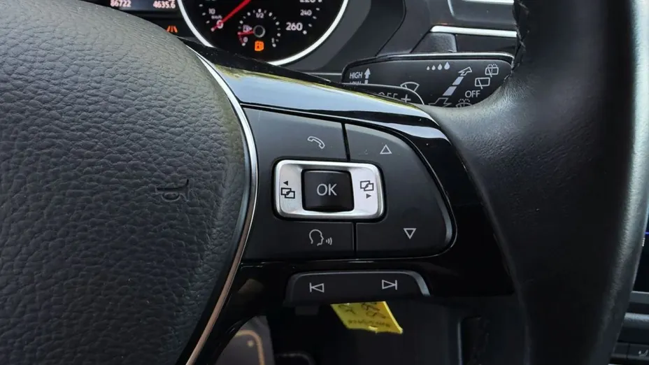 VOLKSWAGEN Tiguan -