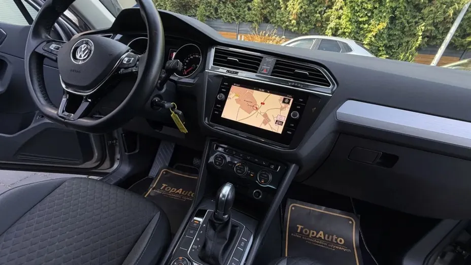 VOLKSWAGEN Tiguan -