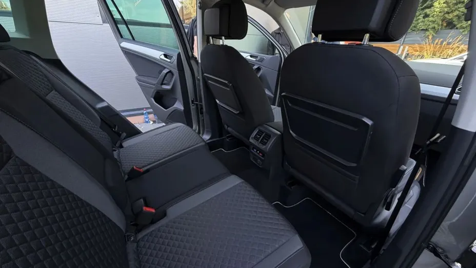 VOLKSWAGEN Tiguan -
